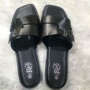Modern Rebel Black Slides